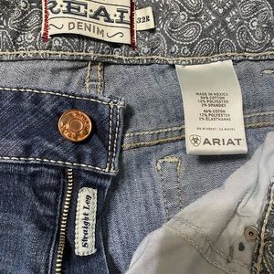 Ariat Straight Leg Jeans 32R 31” inseam